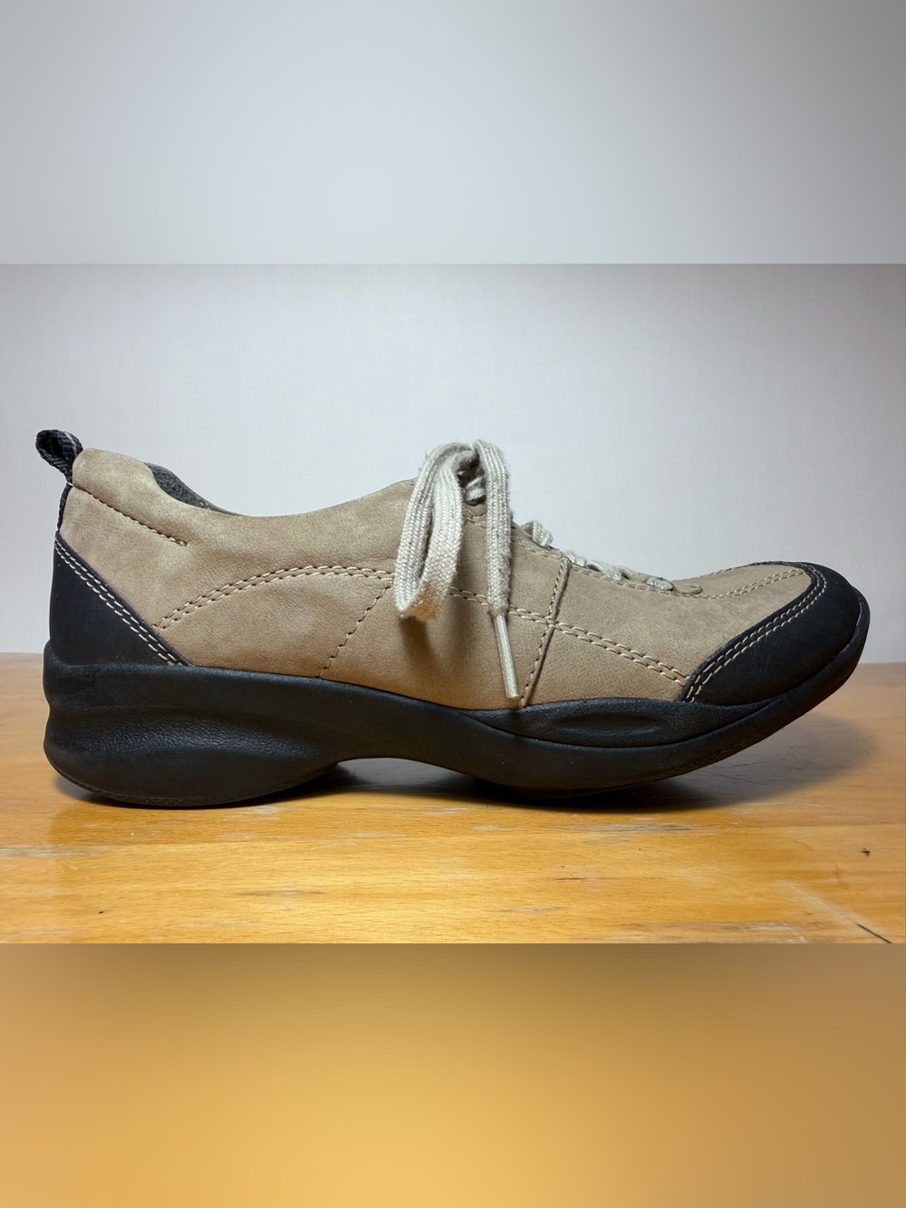 Clarks Soft Cushion Tan Leather Walking Shoes Size 5.5